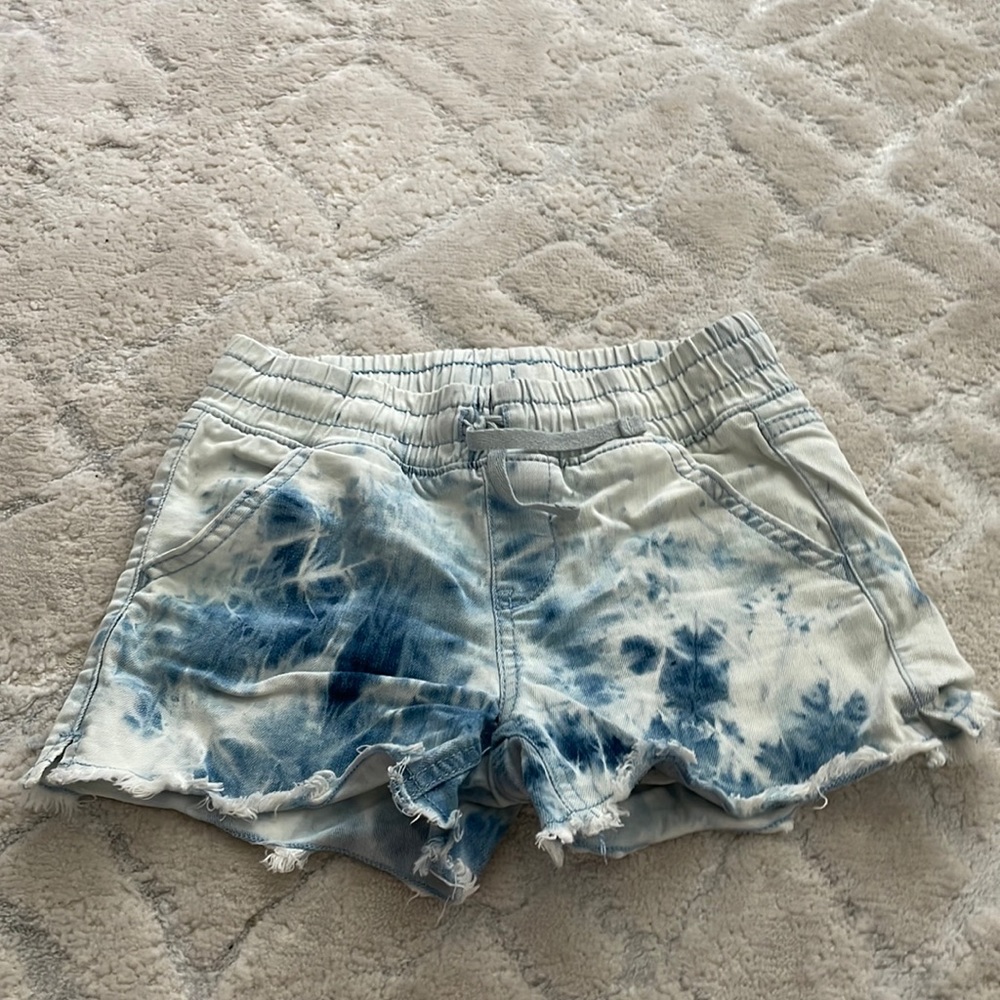 Blue and white ty dye shorts for girls. Great condition!